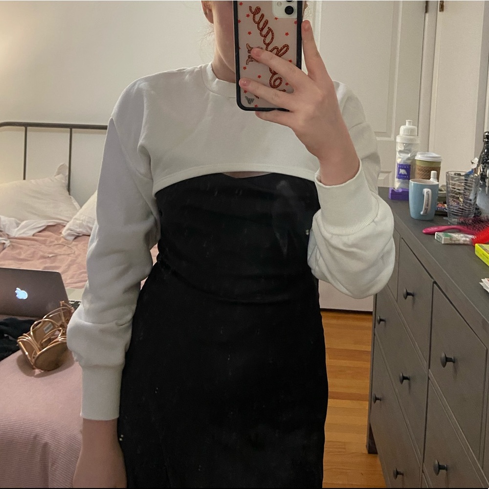 Zara White Half Sweatshirt. Size Small.